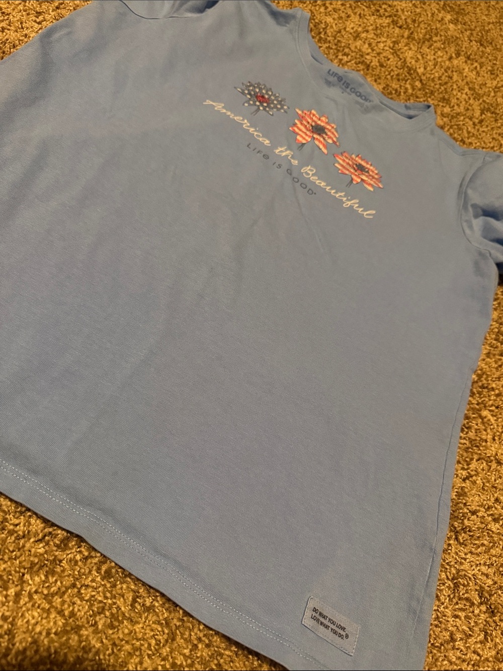 Life is Good blue crewneck tee w/patriotic flowers (L) - EUC!